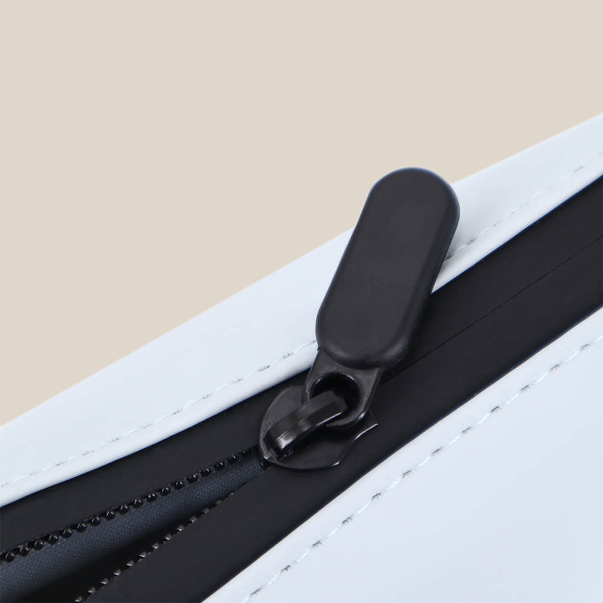 Close up of zipper of eco bag from Project Reef